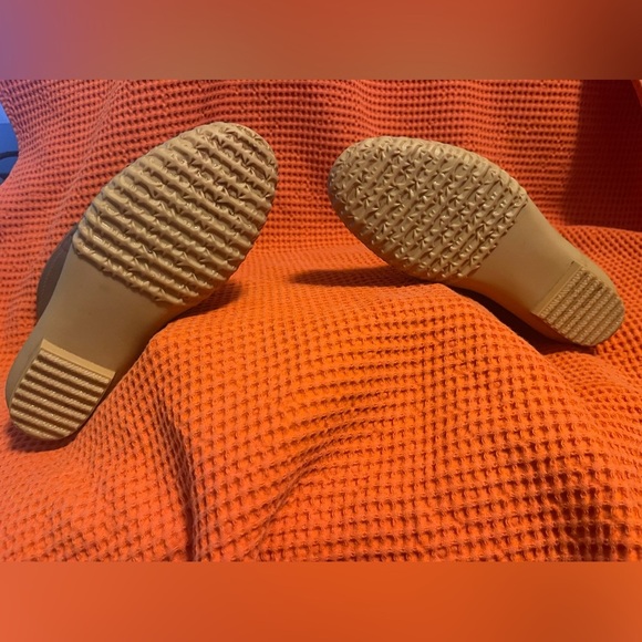 JBU by Jambu Women’s size 7 waterproof duck boots. Worn once to shovel. - Picture 6 of 7